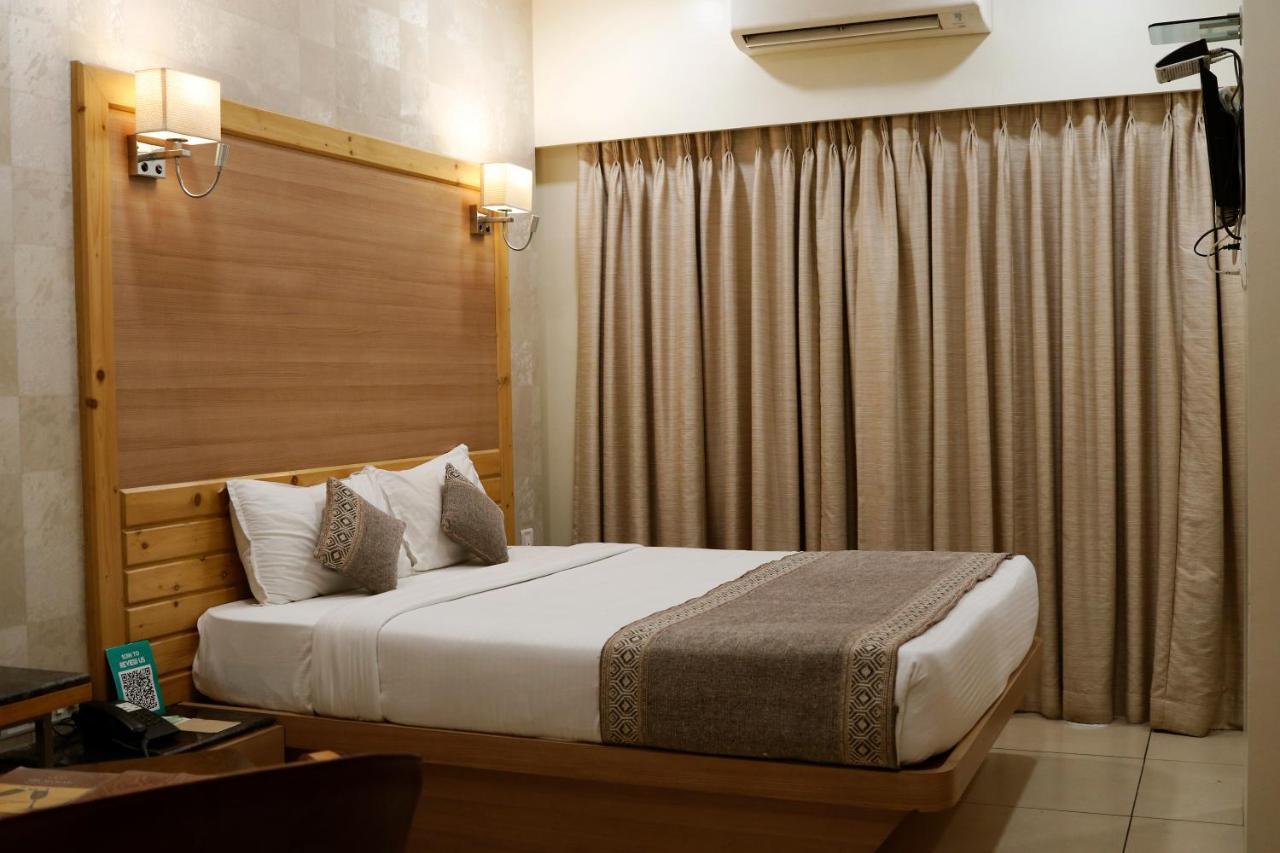 The Myriad Hotel Бхияндар Екстер'єр фото